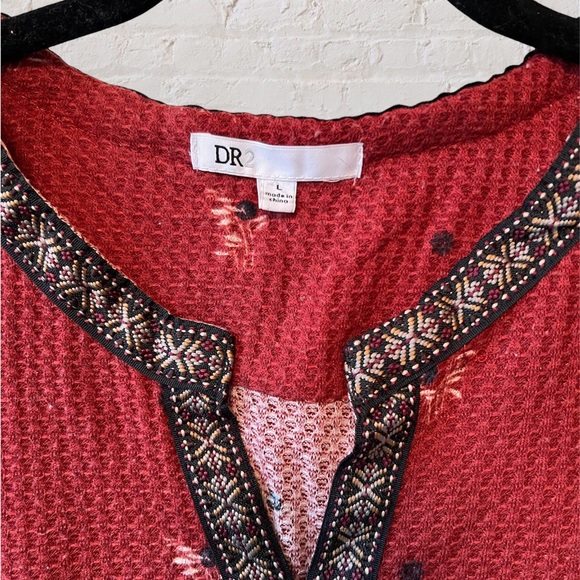 DR2 Long Sleeve Dark Red/Rust Top Large Embroidery Slit V-neck VGUC - Picture 3 of 3